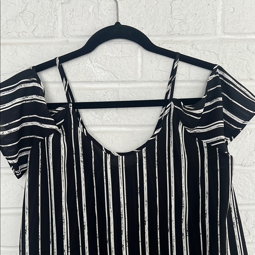 Lush Black and White Asymmetrical Cut Out Blouse - Picture 5 of 6
